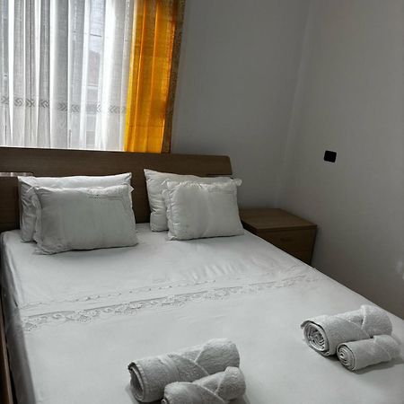 Guest House Adi Hoxha 培拉特 外观 照片